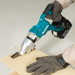 Cisaille métal Makita : découpe précise des tôles et métaux