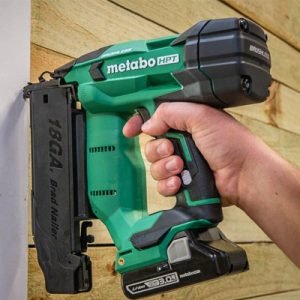 Cloueur sans fil Metabo pour des travaux de fixation précis