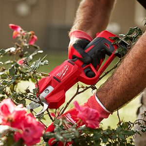 Sécateur Milwaukee pour la taille et l'entretien du jardin