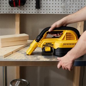 Aspirateur DeWalt : puissance et mobilité pour le nettoyage